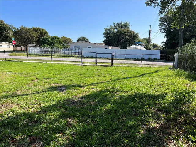 3950 NW 168th Ter, Miami Gardens FL 33055