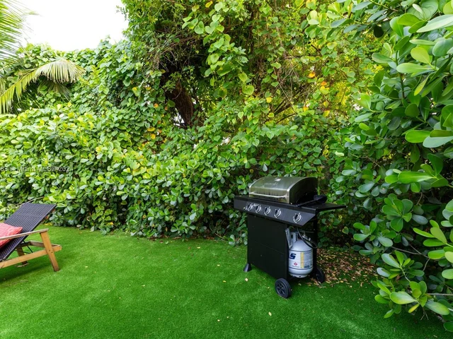 70 NW 47th Ter, Miami FL 33127