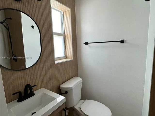 4130 NW 12th Ter, Oakland Park FL 33309