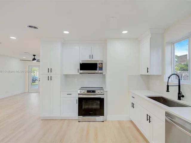 4130 NW 12th Ter, Oakland Park FL 33309