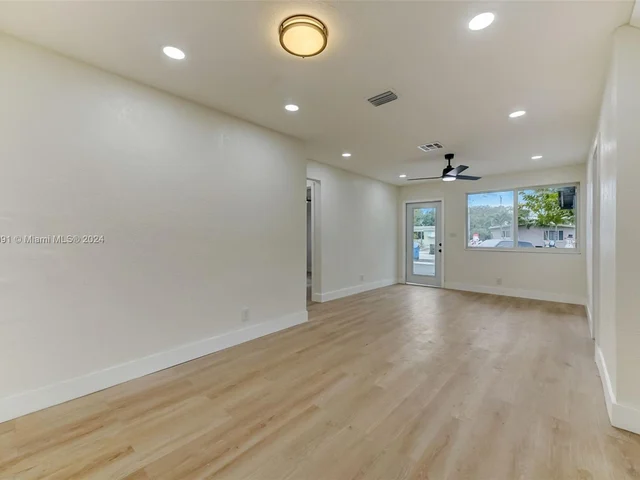 4130 NW 12th Ter, Oakland Park FL 33309