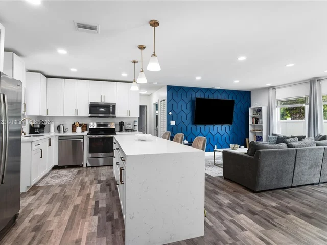 108 SE 11th Ave, Pompano Beach FL 33060