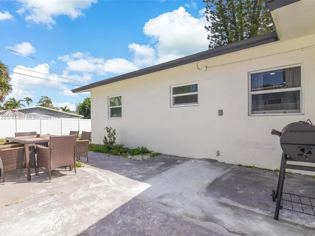 108 SE 11th Ave, Pompano Beach FL 33060