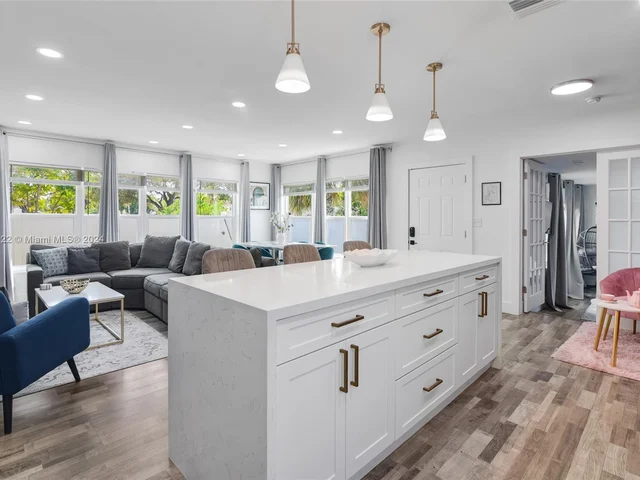 108 SE 11th Ave, Pompano Beach FL 33060