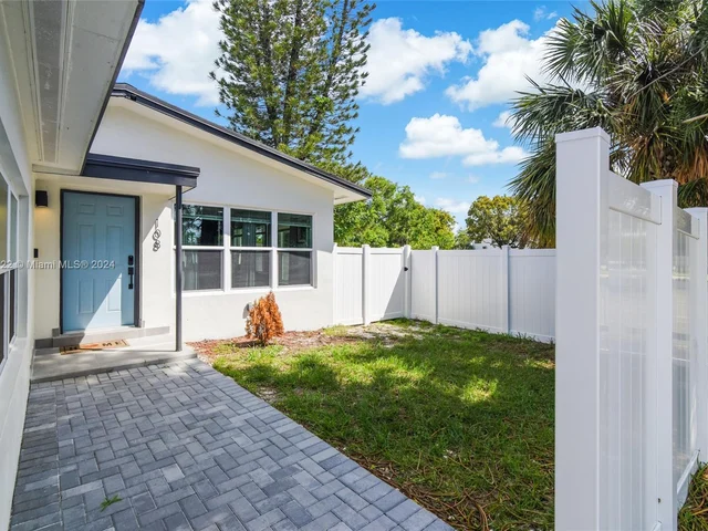 108 SE 11th Ave, Pompano Beach FL 33060