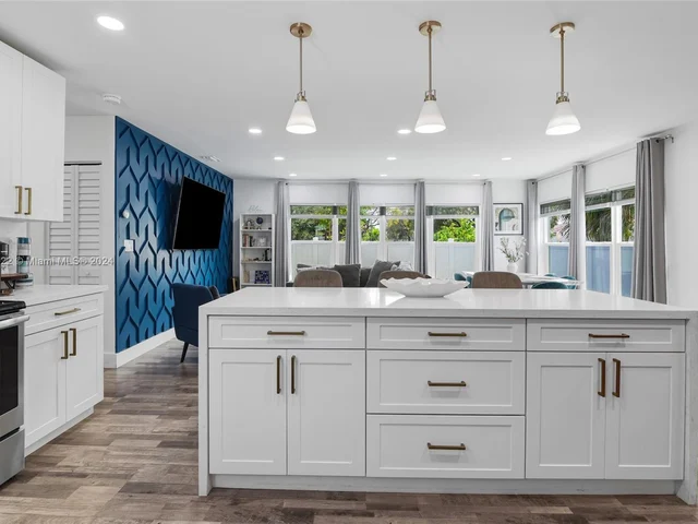 108 SE 11th Ave, Pompano Beach FL 33060