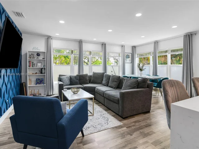 108 SE 11th Ave, Pompano Beach FL 33060