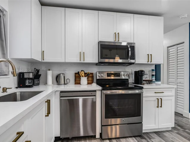 108 SE 11th Ave, Pompano Beach FL 33060