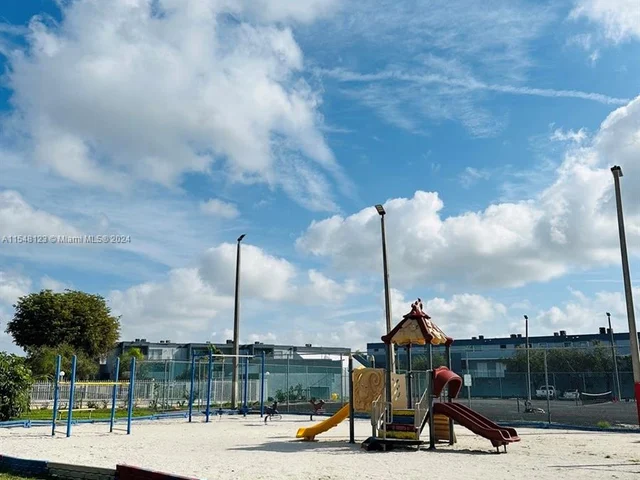 9365 Fontainebleau Blvd # E236, Miami FL 33172