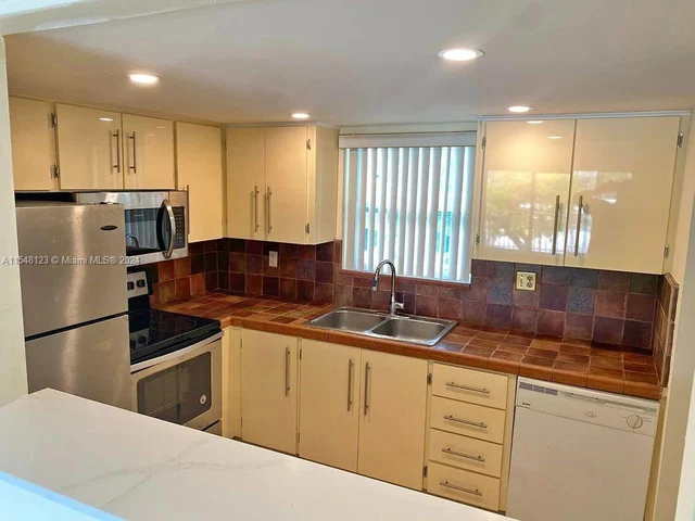 9365 Fontainebleau Blvd # E236, Miami FL 33172