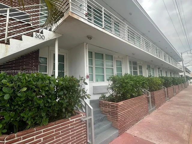 300 74th St # 17, Miami Beach FL 33141