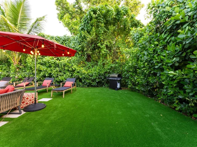 70 NW 47th Ter, Miami FL 33127