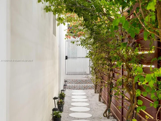 4131 El Prado Blvd, Miami FL 33133