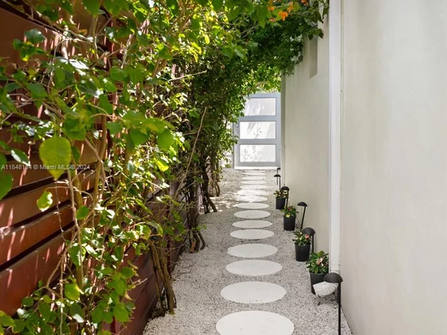 4131 El Prado Blvd, Miami FL 33133