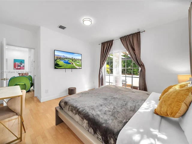 5947 NE 4th Ct, Miami FL 33137