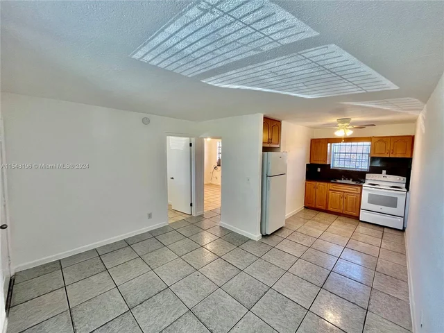 701 NW 7th Ave # 4, Hallandale Beach FL 33009