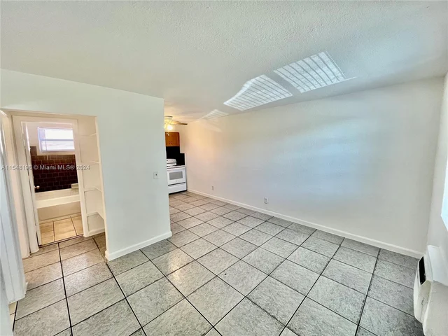 701 NW 7th Ave # 4, Hallandale Beach FL 33009