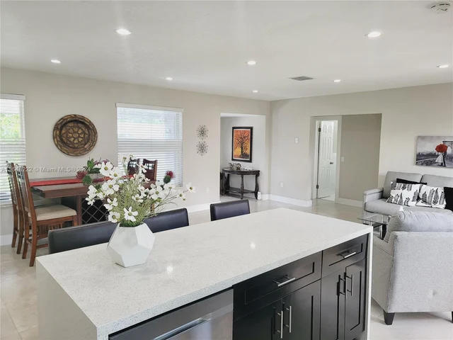 7832 Shalimar St, Miramar FL 33023