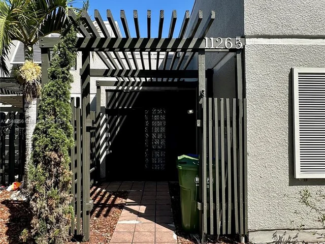 11265 NW 15th Pl, Pembroke Pines FL 33026