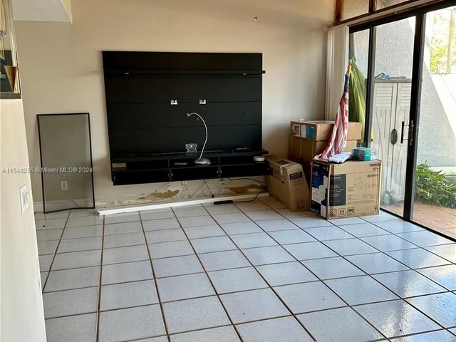 11265 NW 15th Pl, Pembroke Pines FL 33026