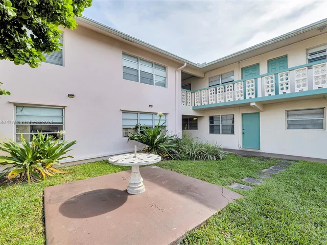 290 NE 40th St # 14, Oakland Park FL 33334