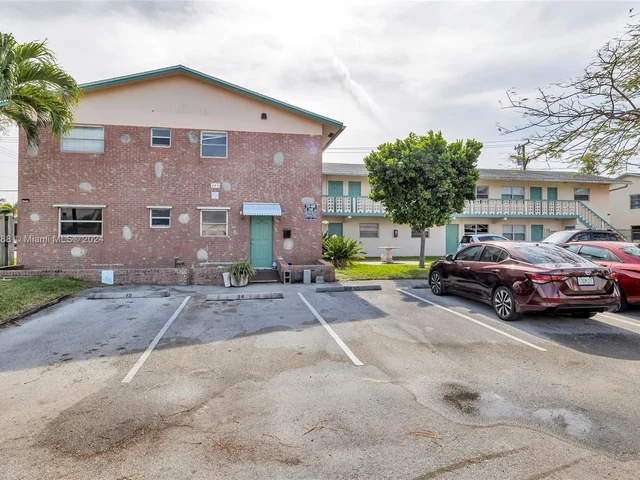 290 NE 40th St # 14, Oakland Park FL 33334