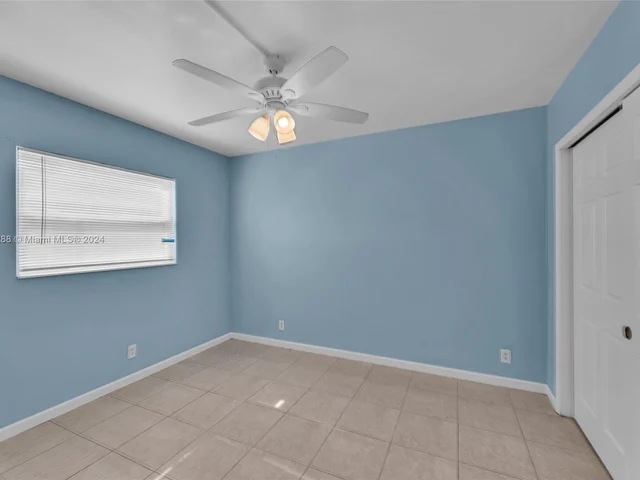 290 NE 40th St # 14, Oakland Park FL 33334