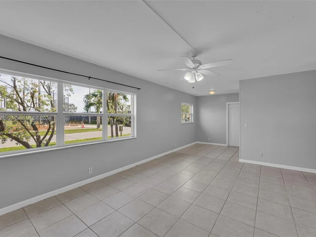 290 NE 40th St # 14, Oakland Park FL 33334