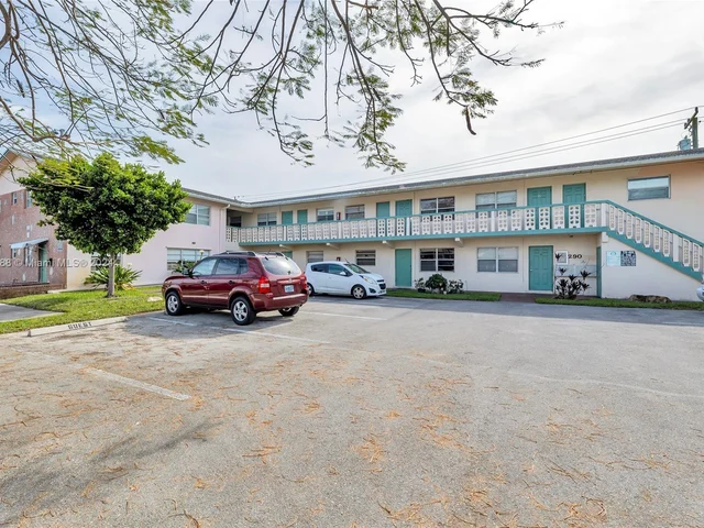 290 NE 40th St # 14, Oakland Park FL 33334