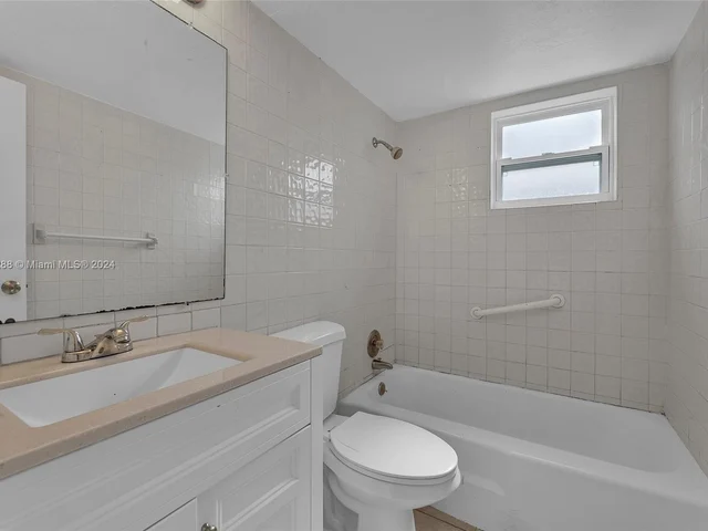 290 NE 40th St # 14, Oakland Park FL 33334