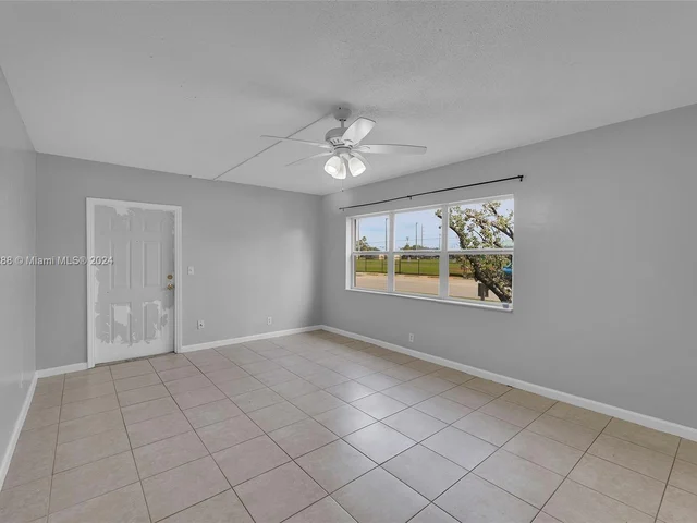 290 NE 40th St # 14, Oakland Park FL 33334