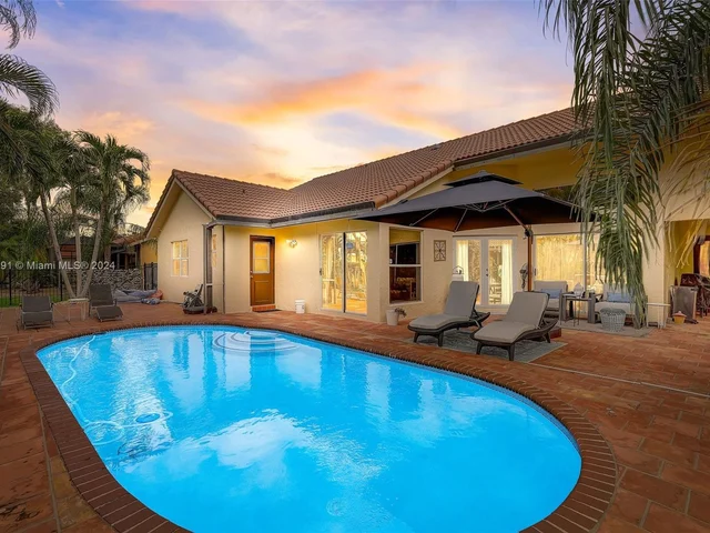 1614 Newport Ln, Weston FL 33326