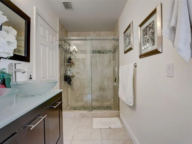 1614 Newport Ln, Weston FL 33326