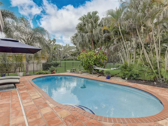 1614 Newport Ln, Weston FL 33326