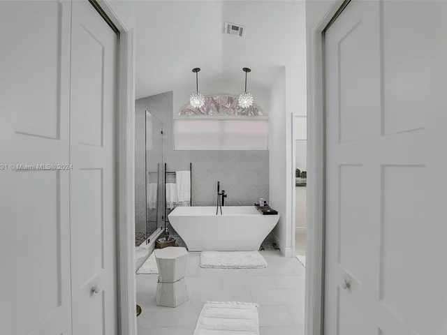 1614 Newport Ln, Weston FL 33326