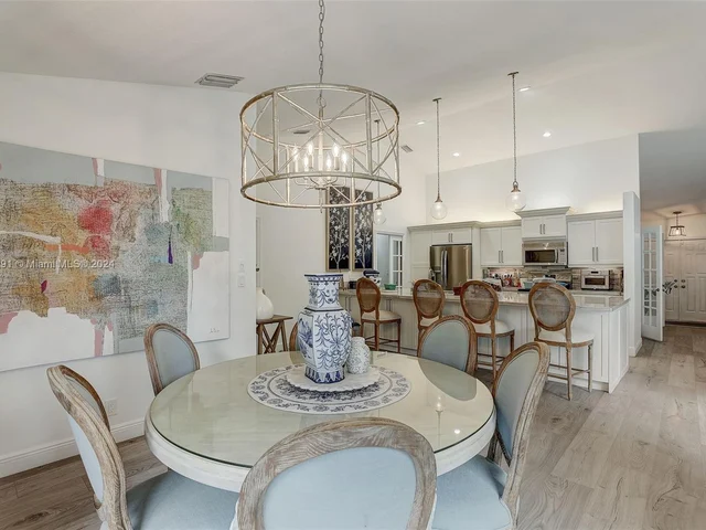 1614 Newport Ln, Weston FL 33326