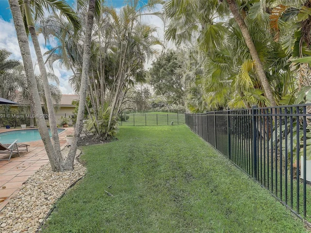 1614 Newport Ln, Weston FL 33326