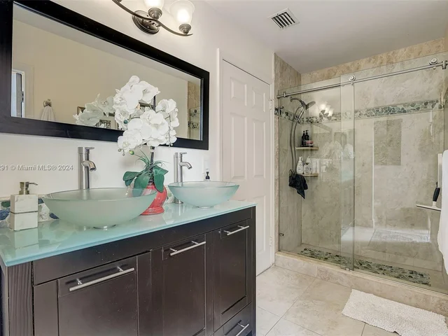 1614 Newport Ln, Weston FL 33326