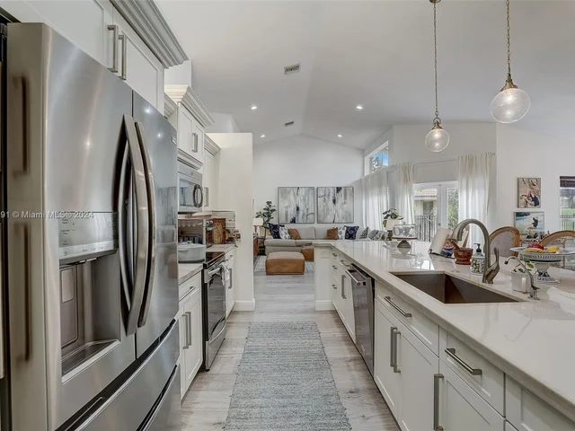 1614 Newport Ln, Weston FL 33326