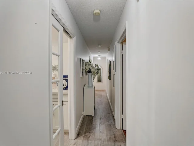 1614 Newport Ln, Weston FL 33326