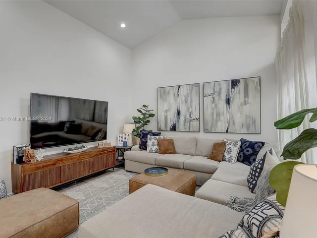 1614 Newport Ln, Weston FL 33326