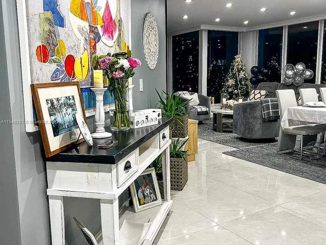 520 Brickell Key Dr # A1521, Miami FL 33131