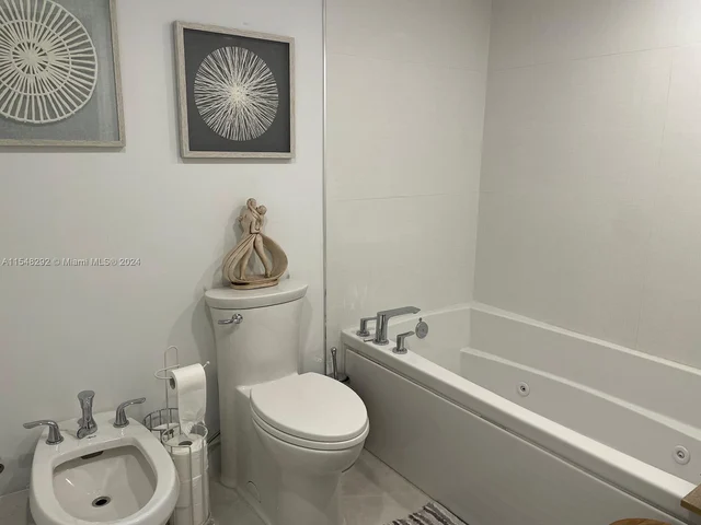 520 Brickell Key Dr # A1521, Miami FL 33131