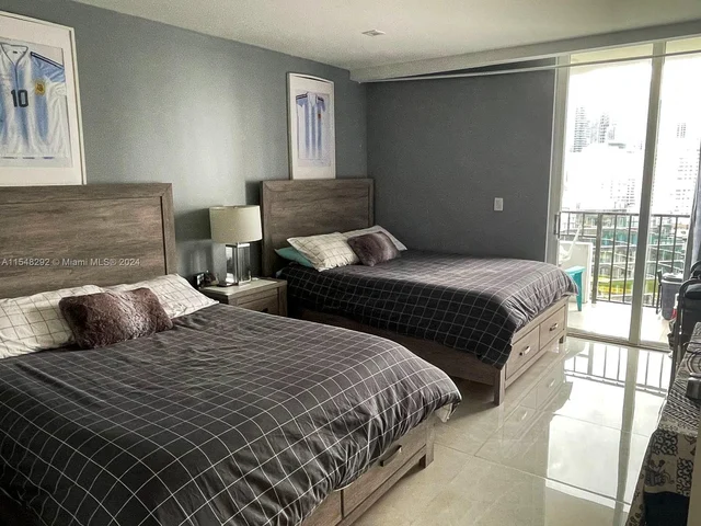 520 Brickell Key Dr # A1521, Miami FL 33131