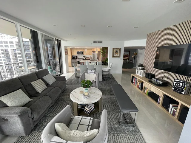 520 Brickell Key Dr # A1521, Miami FL 33131