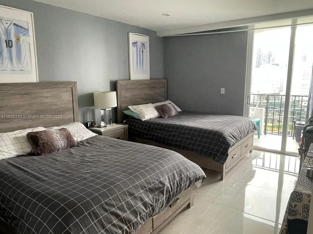 520 Brickell Key Dr # A1521, Miami FL 33131