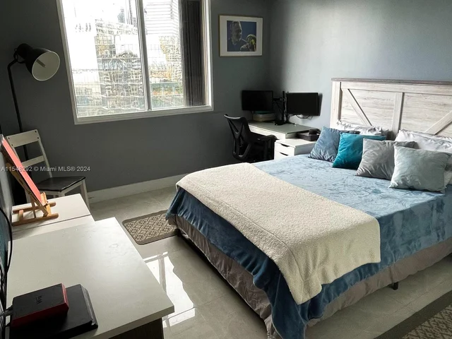 520 Brickell Key Dr # A1521, Miami FL 33131