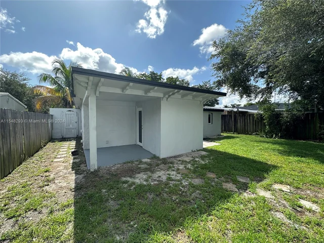 417 NW 14th Way, Fort Lauderdale FL 33311