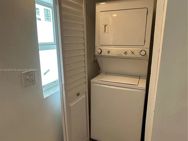 417 NW 14th Way, Fort Lauderdale FL 33311