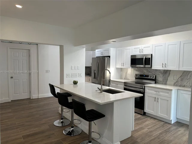 417 NW 14th Way, Fort Lauderdale FL 33311